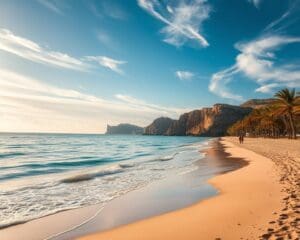 Wie findest du ruhige Strände im Mittelmeerraum?